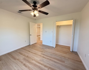 800 Old Thorndale Rd - Photo Thumbnail 9