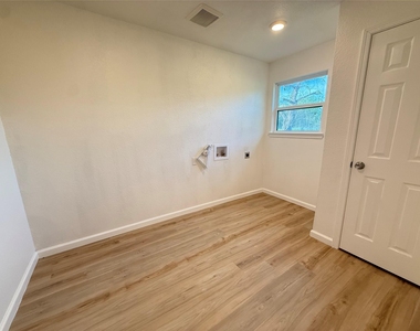 800 Old Thorndale Rd - Photo Thumbnail 19