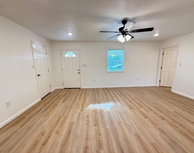 800 Old Thorndale Rd - Photo Thumbnail 6