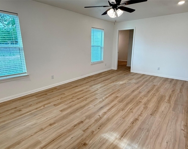 800 Old Thorndale Rd - Photo Thumbnail 8