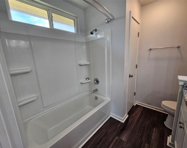 16721 Hamilton Point Cir - Photo Thumbnail 18