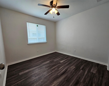 16721 Hamilton Point Cir - Photo Thumbnail 20