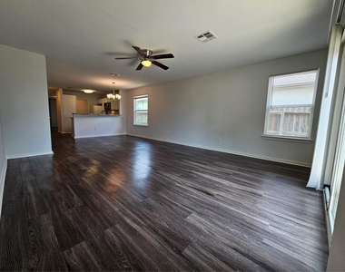 16721 Hamilton Point Cir - Photo Thumbnail 13