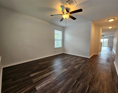 16721 Hamilton Point Cir - Photo Thumbnail 2