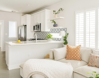 5503 William Holland Ave - Photo Thumbnail 3