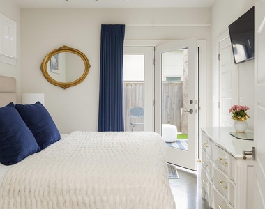 5503 William Holland Ave - Photo Thumbnail 7