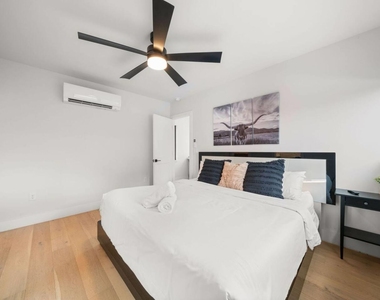2311 E 8th St - Photo Thumbnail 11