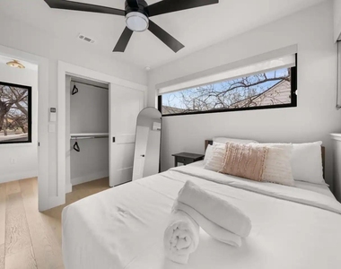 2311 E 8th St - Photo Thumbnail 18