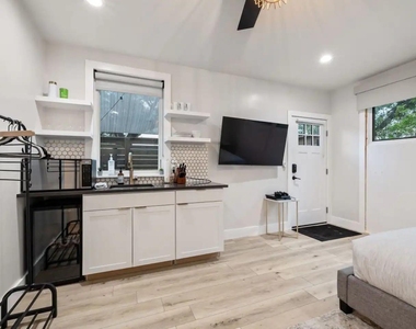 2311 E 8th St - Photo Thumbnail 22