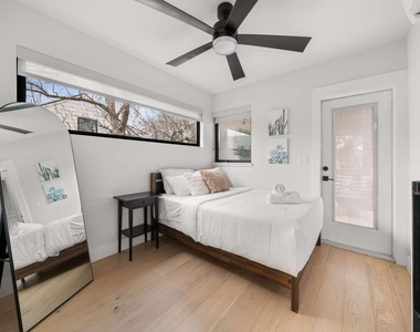2311 E 8th St - Photo Thumbnail 17