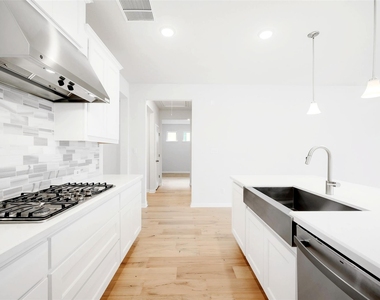 1313 Marina Grand Ter - Photo Thumbnail 7