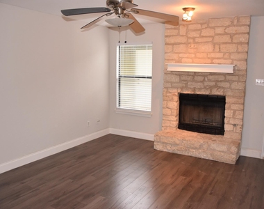 1810 Rawhide Loop - Photo Thumbnail 7