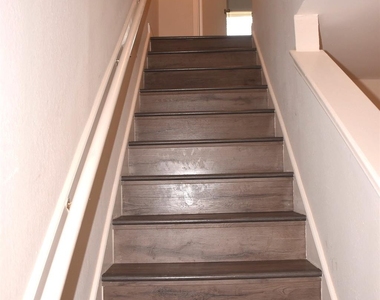 1810 Rawhide Loop - Photo Thumbnail 17