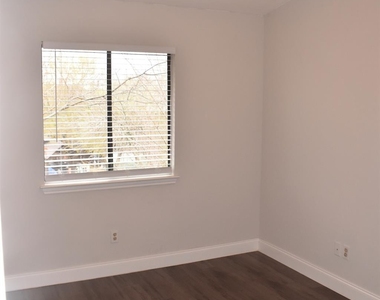 1810 Rawhide Loop - Photo Thumbnail 24