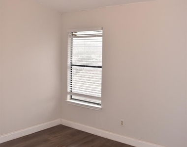 1810 Rawhide Loop - Photo Thumbnail 19