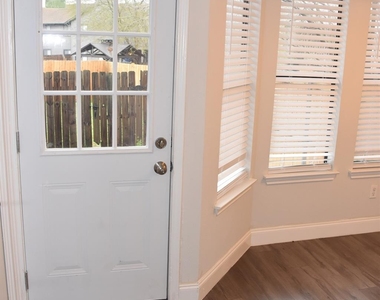 1810 Rawhide Loop - Photo Thumbnail 16