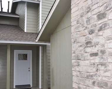 1810 Rawhide Loop - Photo Thumbnail 1