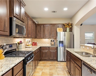 3716 Anchor Bay Dr - Photo Thumbnail 5