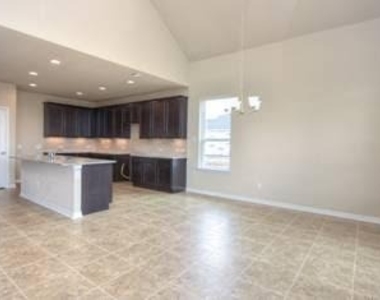 917 Swan Flower St - Photo Thumbnail 18