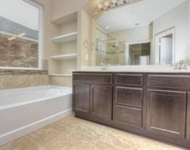 917 Swan Flower St - Photo Thumbnail 36