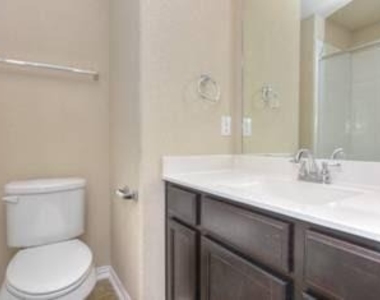 917 Swan Flower St - Photo Thumbnail 34