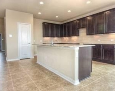 917 Swan Flower St - Photo Thumbnail 4