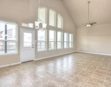 917 Swan Flower St - Photo Thumbnail 5