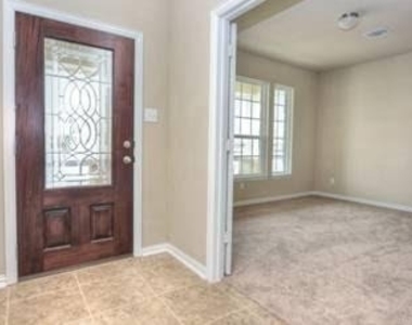 917 Swan Flower St - Photo Thumbnail 14