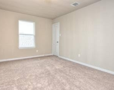 917 Swan Flower St - Photo Thumbnail 30