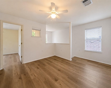 5509 Bentsen Ln - Photo Thumbnail 6