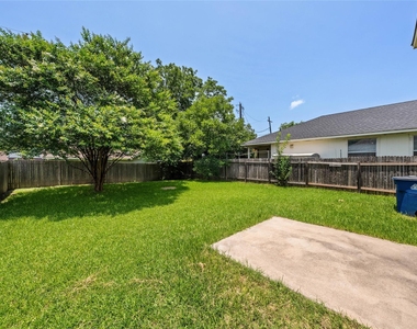 5509 Bentsen Ln - Photo Thumbnail 14
