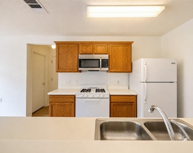 5509 Bentsen Ln - Photo Thumbnail 3