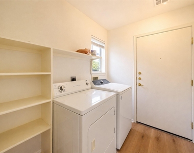 5509 Bentsen Ln - Photo Thumbnail 4