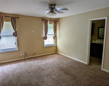 8007 Forbsdale Dr W - Photo Thumbnail 9