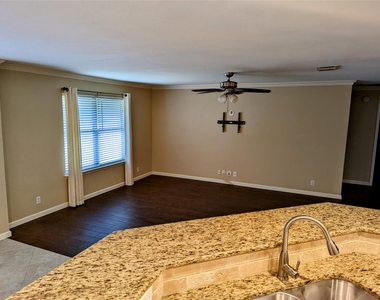 8007 Forbsdale Dr W - Photo Thumbnail 4