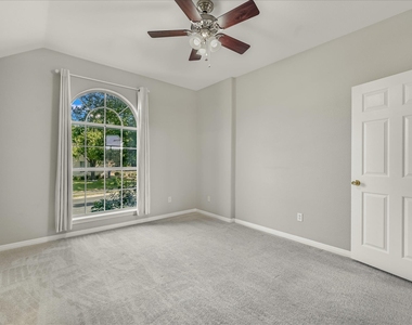 10802 Hastings Ln - Photo Thumbnail 17