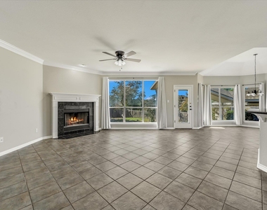 10802 Hastings Ln - Photo Thumbnail 2