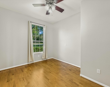 10802 Hastings Ln - Photo Thumbnail 11