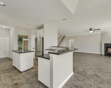 10802 Hastings Ln - Photo Thumbnail 6