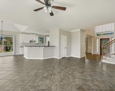 10802 Hastings Ln - Photo Thumbnail 3