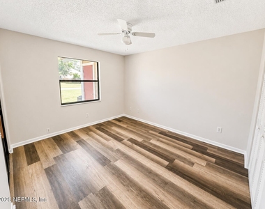 8322 Derbyshire Place - Photo Thumbnail 6