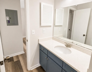 8322 Derbyshire Place - Photo Thumbnail 10