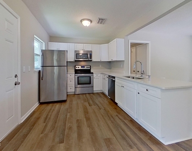 5218 Seaboard Avenue - Photo Thumbnail 2