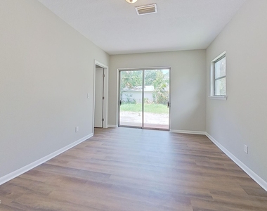 5218 Seaboard Avenue - Photo Thumbnail 6