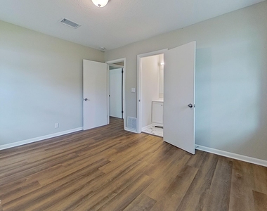 5218 Seaboard Avenue - Photo Thumbnail 10