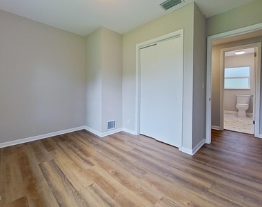 5218 Seaboard Avenue - Photo Thumbnail 14