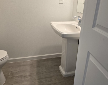 6821 Gable Grove Avenue - Photo Thumbnail 4