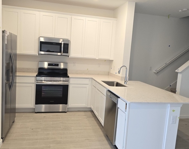 6821 Gable Grove Avenue - Photo Thumbnail 6