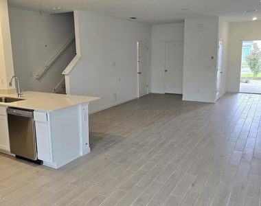 6821 Gable Grove Avenue - Photo Thumbnail 7