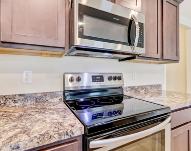 70 Cody Street - Photo Thumbnail 15